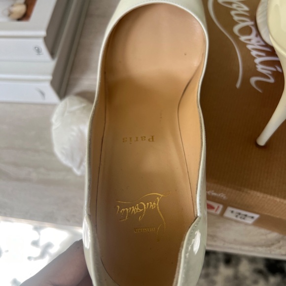 Christian Louboutin - Picture 5 of 7